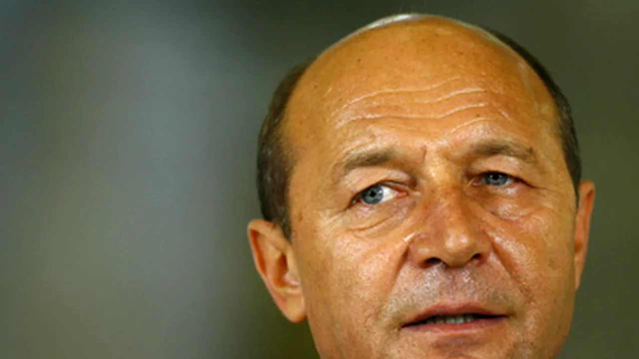Băsescu: Întrerup vizita la autostrada spre Braşov; au apărut probleme legate de acordul Nabucco