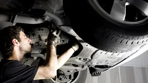 Asociaţia service-uri auto din România cere sprijin Ambasadei Chinei pentru recrutarea cetăţenilor chinezi 