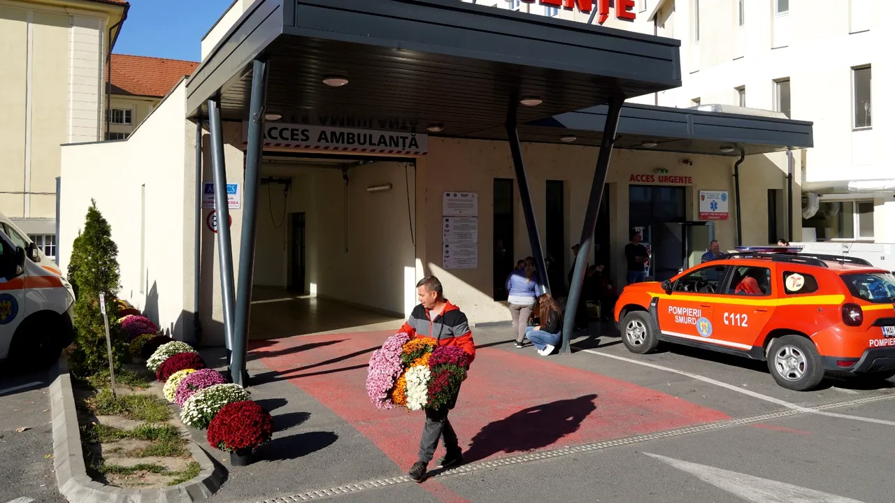 Flori în amintirea mamei, plantate la „Urgenţa” Spitalului Judeţean Sibiu