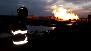 Incendiul de la sonda din Satu Mare, NESTINS de trei zile. Nu s-a găsit soluţia pentru a opri gazul - FOTO