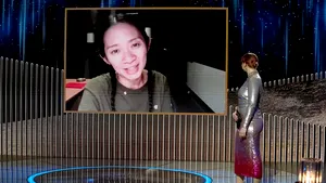 Globurile de Aur 2021. Chloé Zhao, regizorul producţiei „Nomadland”, a rescris istoria femeilor-regizor premiate