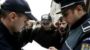 Secţia 12 Poliţie din Bucureşti, luată cu asalt de manifestanţi