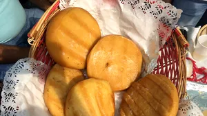 Caşcavea, telemea, bulz, pastramă şi păstrăv afumat, la Festivalul Caşcavelei de la Valea Doftanei - GALERIE FOTO/VIDEO