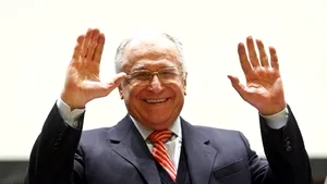 Iliescu îşi serbează ziua de naştere la hotel cu membri ai PSD Bucureşti