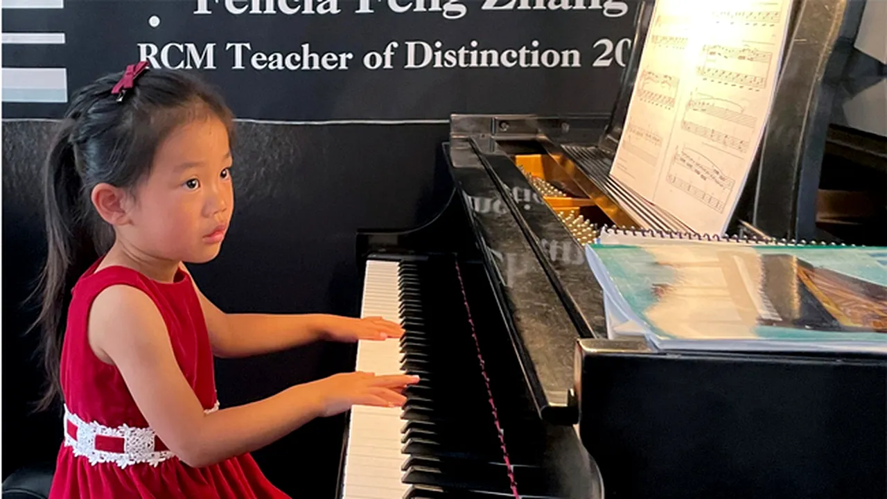 VIDEO Minunea Americii: o micuţă pianistă interpretează Beethoven la 4 ani