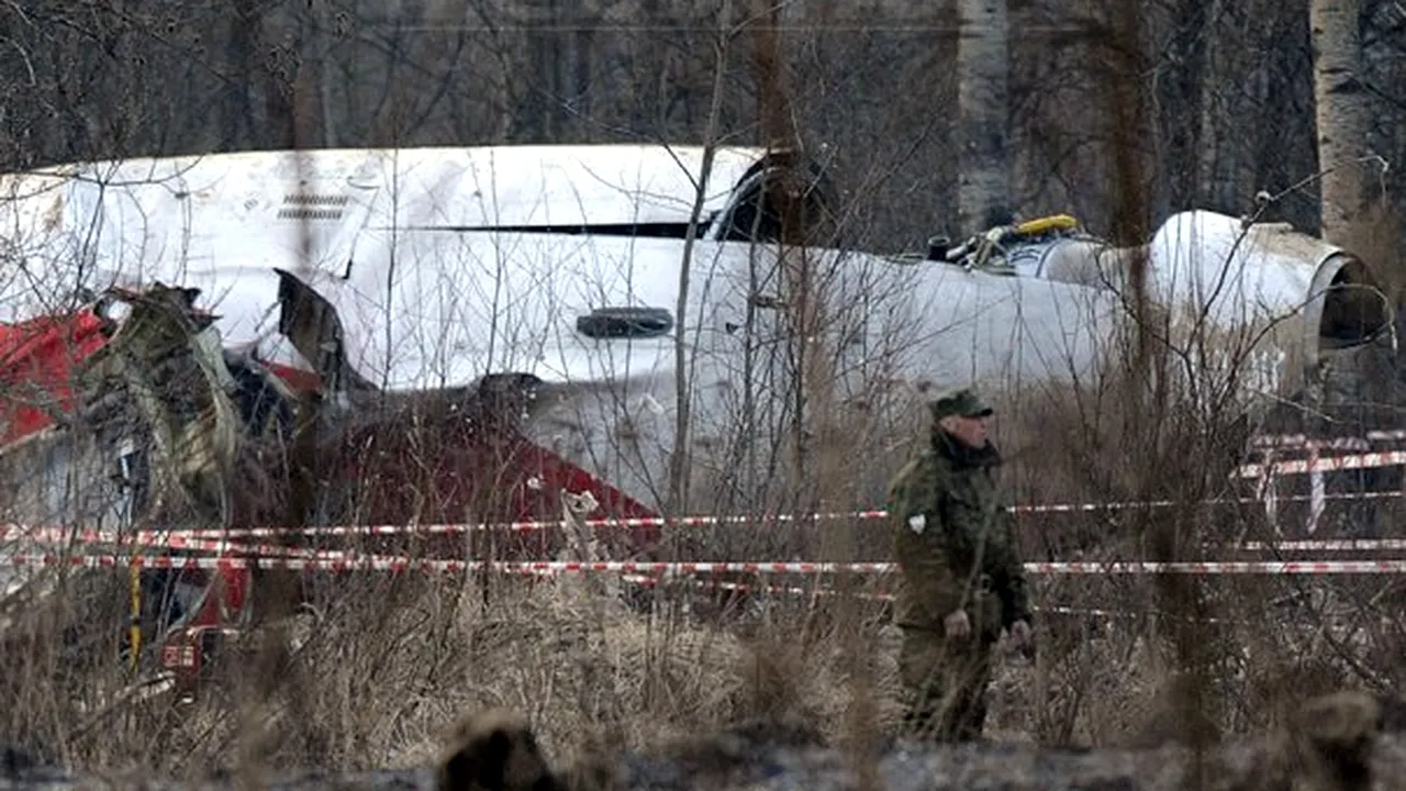 Avionul prăbuşit la Smolensk: Parchetul polonez dezminte descoperirea unor urme de explozibil pe epavă