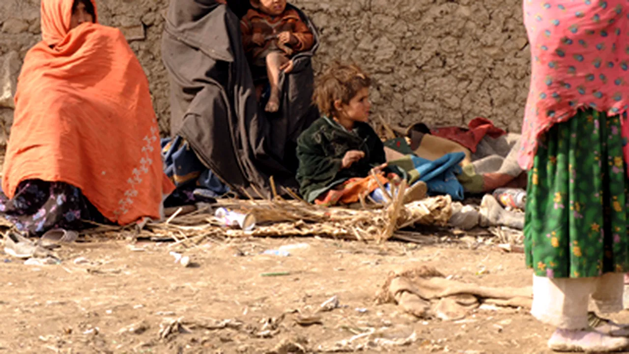 Sute de cazuri de holeră, în zece provincii din Afganistan