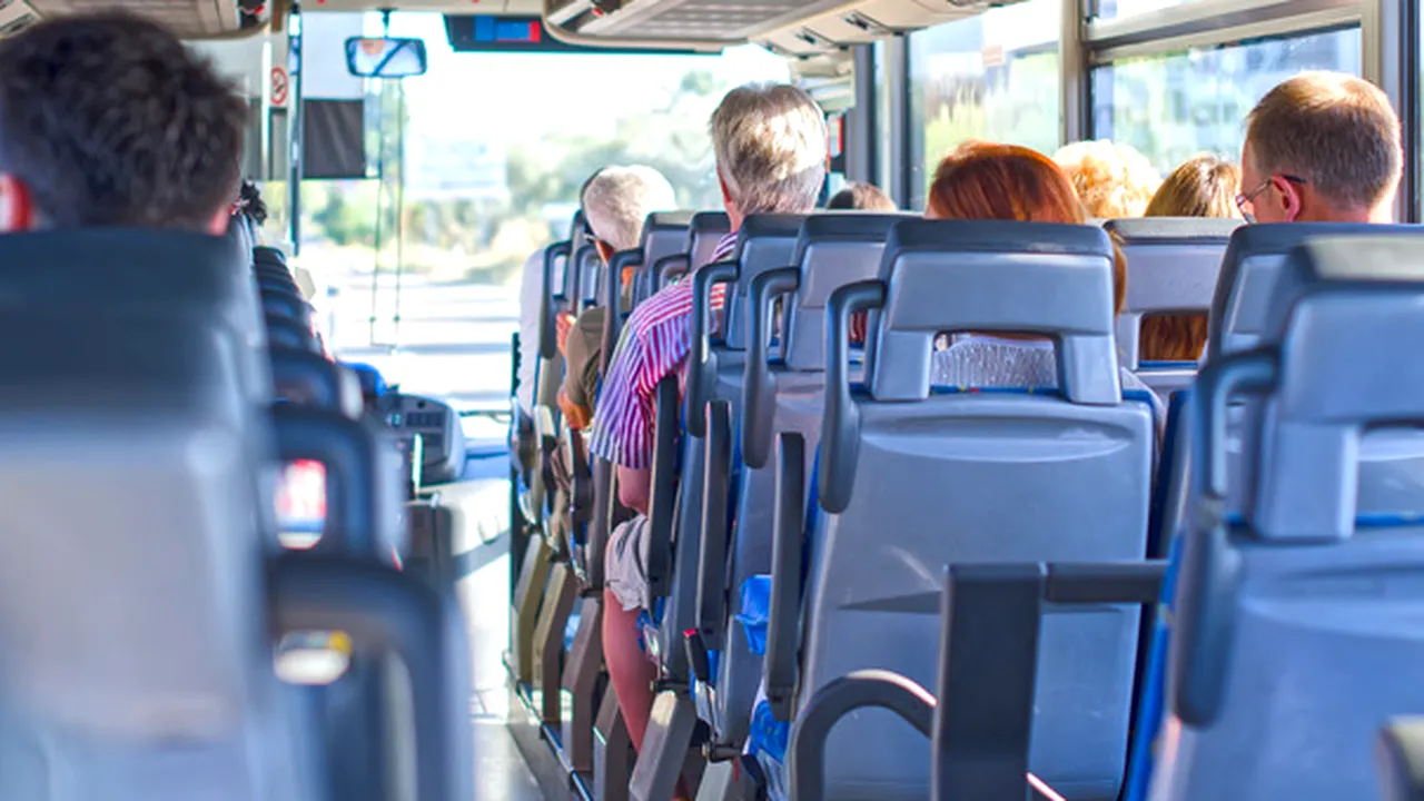 O bombă a fost descoperită într-un autocar ce efectua o cursă de la Praga spre Varna. Autocarul este al unei firme din România, iar la bord erau inclusiv români. Complotul ar putea fi opera reţelei teroriste Stat Islamic - experţi