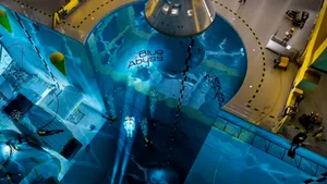 VIDEO Cea mai adâncă piscină din lume, construită în Europa. Blue Abyss, bazinul de 42.000 de metri cubi unde se vor antrena şi astronauţii