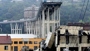 Primarul oraşului Genova promite că un nou pod va fi construit până în decembrie 2019