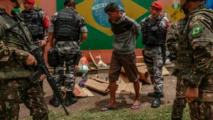 Ministrul sănătăţii din Brazilia, dus de urgenţă în favelele pline de traficanţi de droguri. Propunerea făcută de ministru