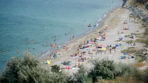 Experienţe erotice la malul Mării Negre, cu preţul sancţiunilor. Un cuplu întreţinea relaţii sexuale pe plajă, în miezul zilei