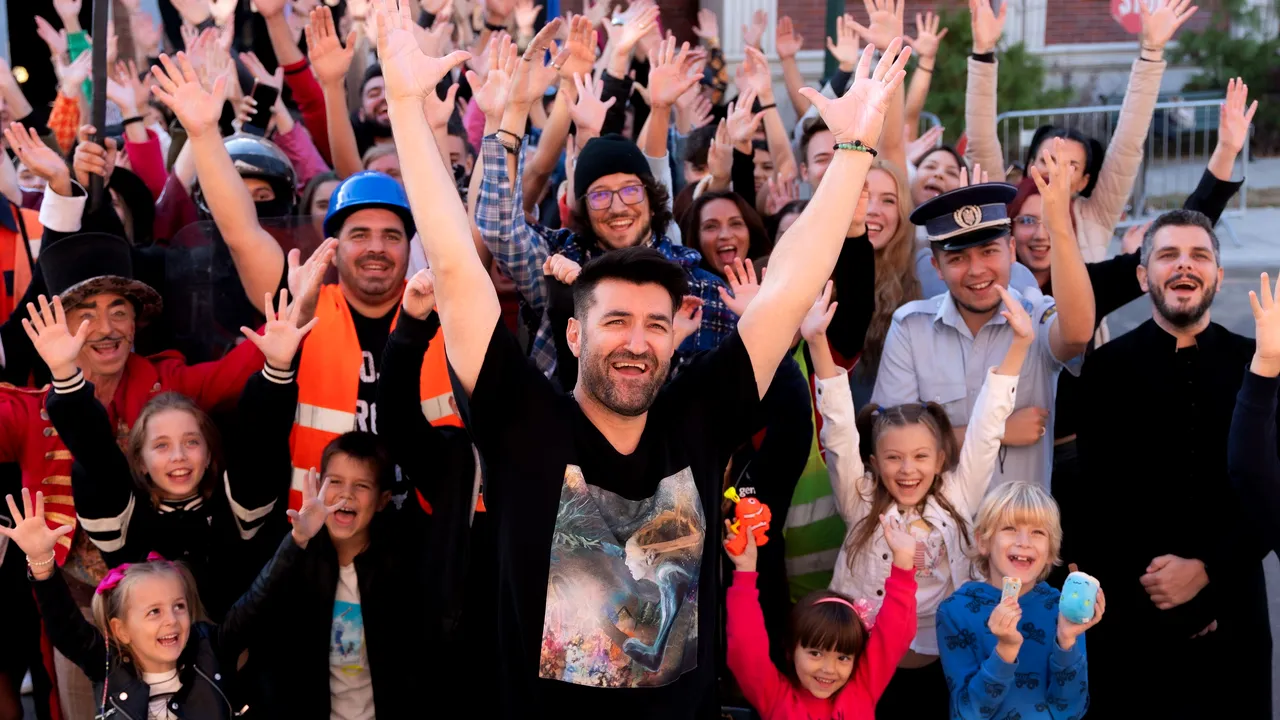 Cu un videoclip-premieră pentru piaţa din România, filmat în doar 5 secunde, în decorul celebrei serii Wednesday, Smiley lansează „OAMENI”, o piesă-manifest despre FIECARE om