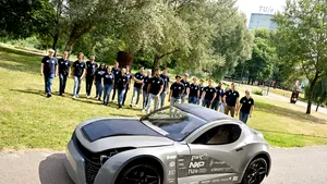 O echipă de studenţi a inventat o maşină alimentată cu energie solară care literalmente curăţă aerul de CO2