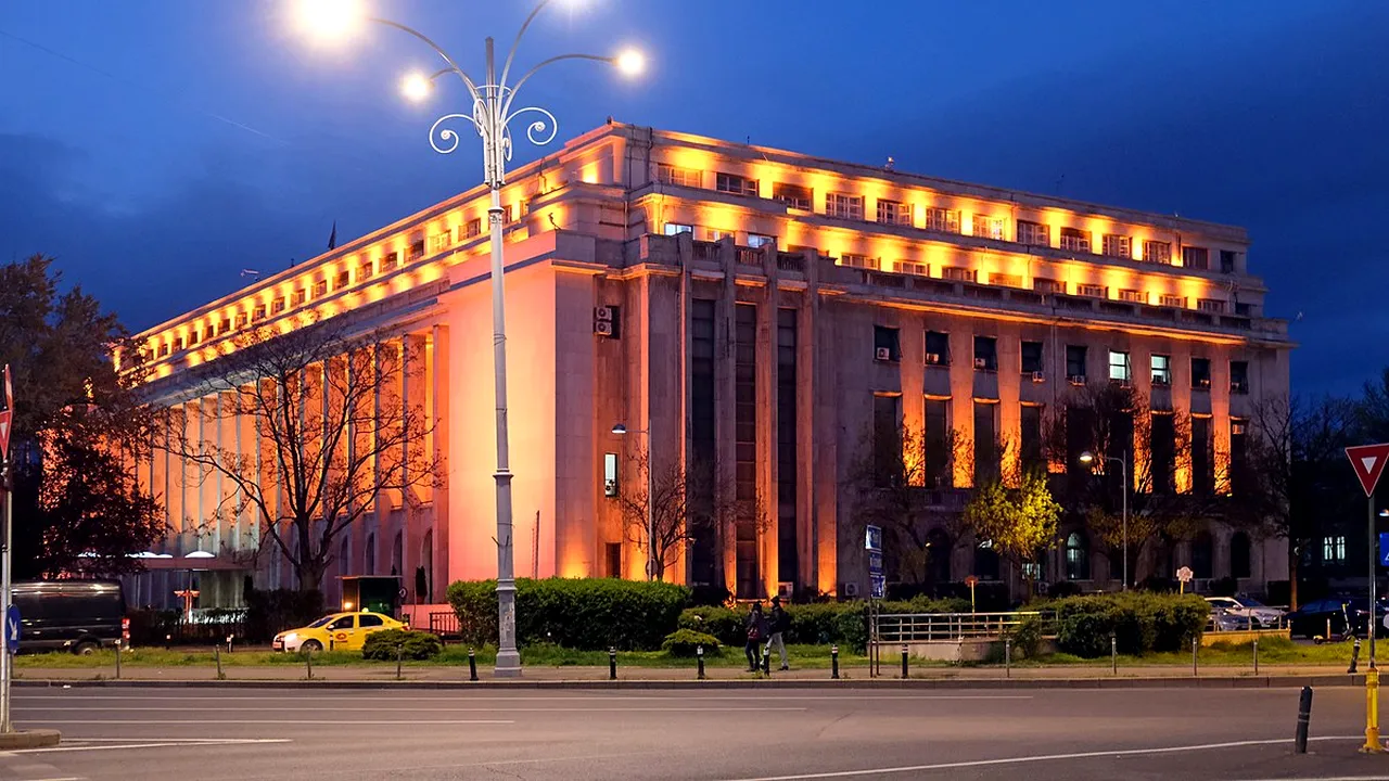 Ziua Mondială de Luptă împotriva Cancerului: Palatul Victoria, iluminat în portocaliu