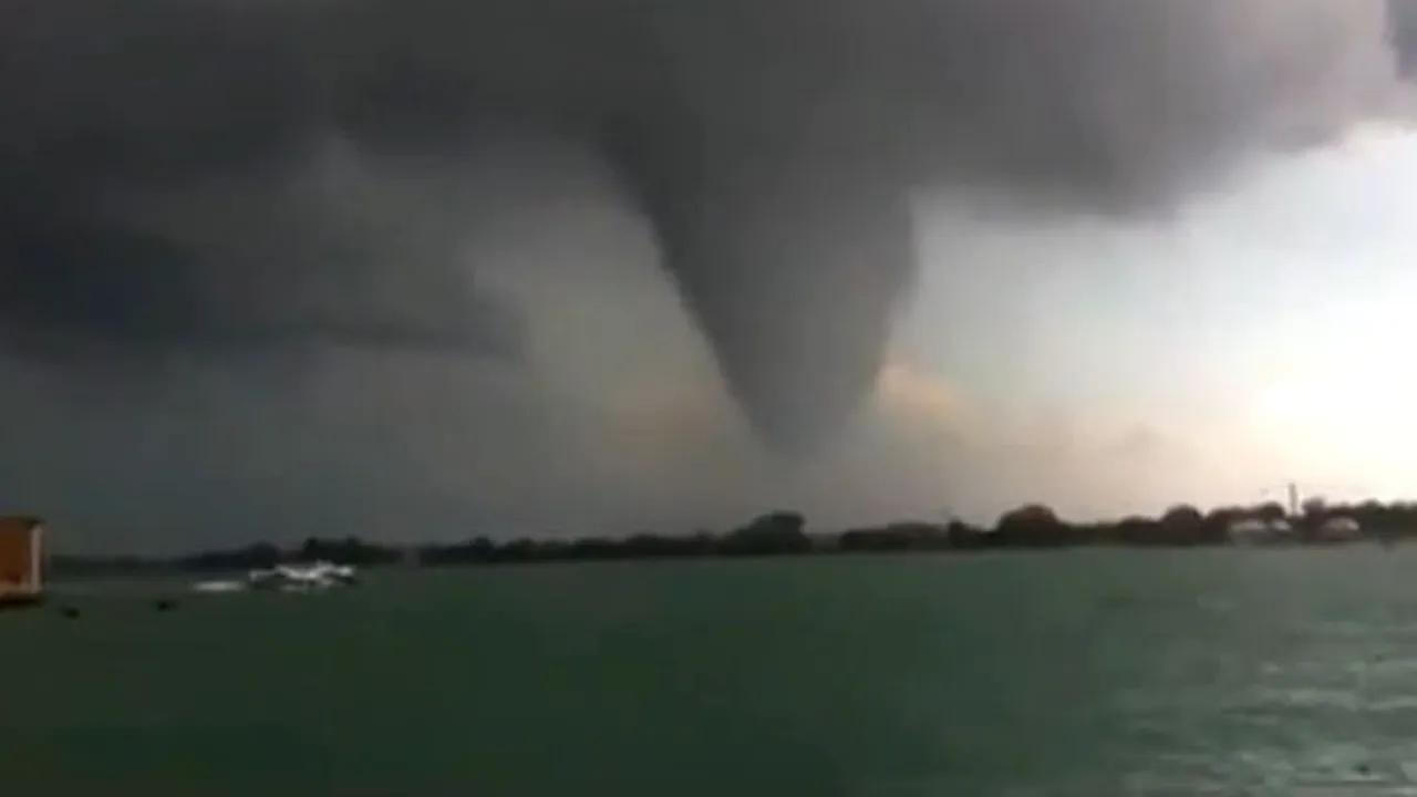 Tornadă la Veneţia: Pagubele provocate de furtună au creat 