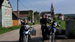Doi români pleacă spre Asia cu motocicleta, pe un traseu de 80 de zile şi 17.000 de kilometri - FOTO