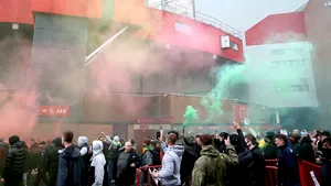 Meciul dintre Manchester United şi Liverpool amânat oficial, după protestul suporterilor