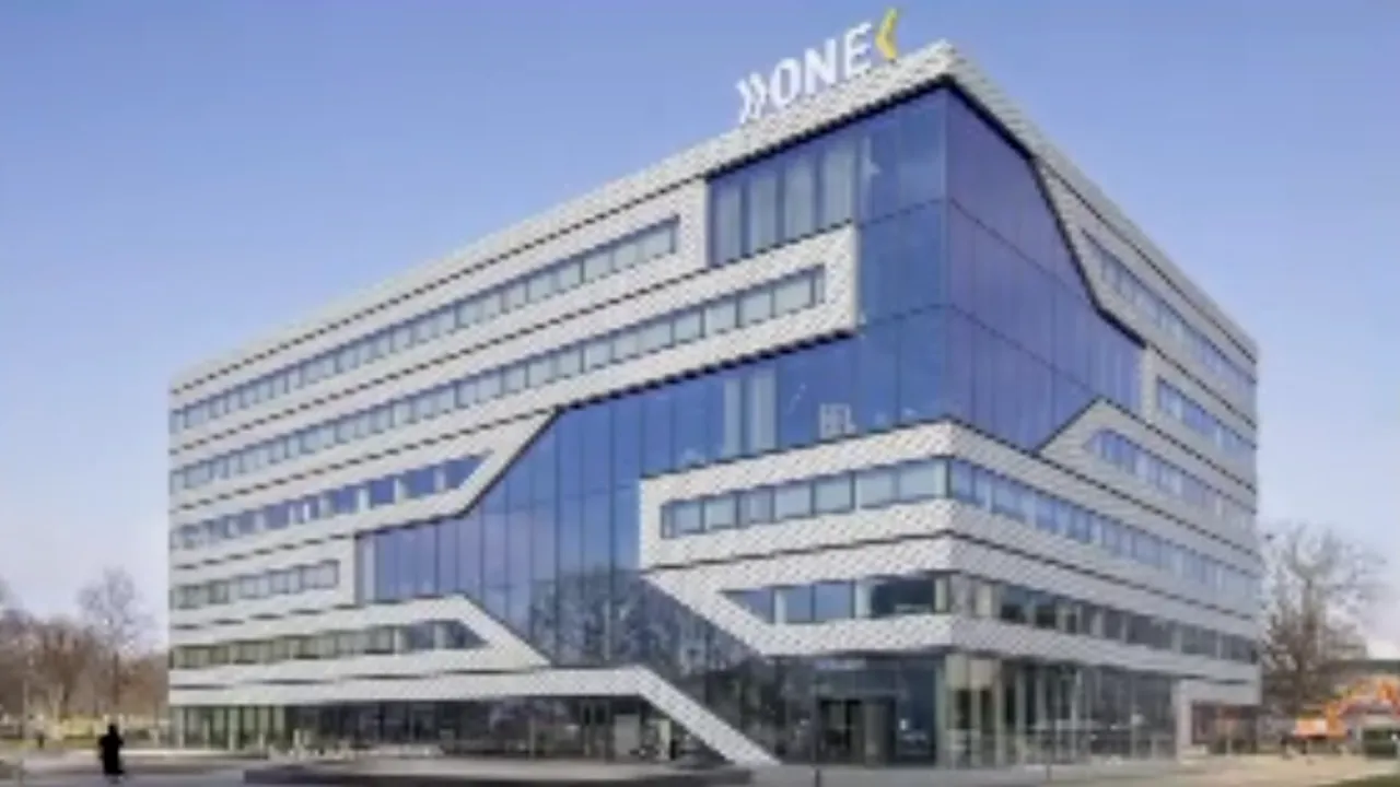 Olandezii au proiectat Matrix One, o clădire de 6 etaje şi 13.000 de metri pătraţi care poate fi demontată în proporţie de 90% 

