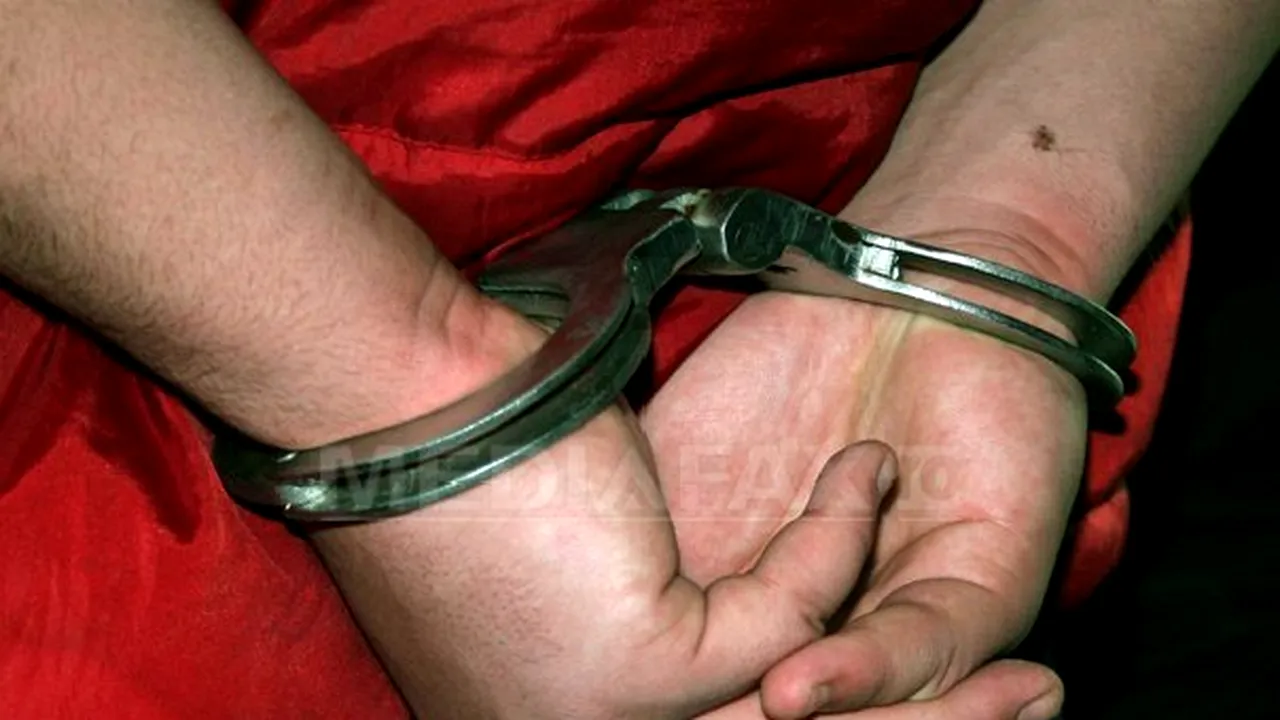 Iaşi: Mihai Silviu Corduneanu şi alţi doi membri ai reţelei de trafic de droguri au fost reţinuţi