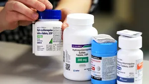 STUDIU. Hidroxiclorochina nu te poate salva de coronavirus. Ce afecţiuni poate provoca medicamentul considerat „salvator