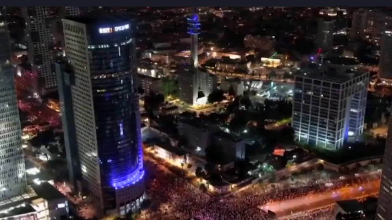 Imagini spectaculoase surprise de dronă la protestul anti-Netanyahu de la Tel Aviv
​