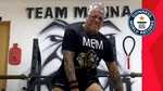 Record mondial incredibil. Un bărbat a ridicat 159 de kilograme cu un singur deget