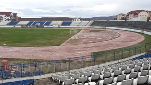 Stadionul din Alba Iulia, de la simbol al oraşului, la loc de depozitare pentru pubele şi maşini - FOTO, VIDEO