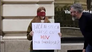 VIDEO Experiment social în România: „Dacă ai şti că trăiesc cu HIV m-ai îmbrăţişa?”. Cum reacţionează oamenii