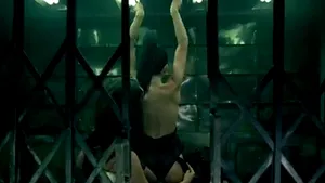 Inna, dezbrăcată de câteva femei în noul videoclip - VEZI IMAGINILE