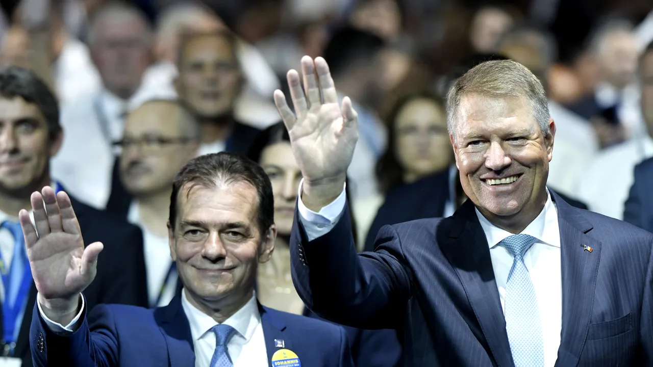 Liberalii au aplaudat, într-un grup de WhatsApp, trecerea moţiunii de cenzură: Bravo! Ne-a ieşit! | FOTO
