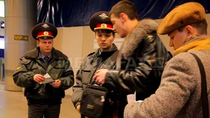 Poliţiştii de pe aeroportul Domodedovo extorcau bani de la pasageri. Medvedev: Poliţia rusă este cangrenată de corupţie