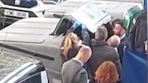 Un român a găsit un cadavru mutilat într-o valiză aruncată la gunoi, în Spania 