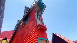 Un peruan a construit și locuiește într-o casă cu lățimea de 63 cm. Aceasta are bucătărie, baie, dormitor și birou