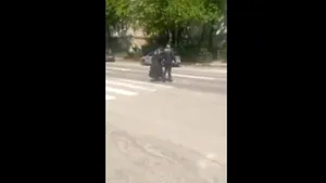 VIDEO | Bătrânii, un exemplu de urmat: o bătrânică din Botoşani i-a impresionat pe poliţişti