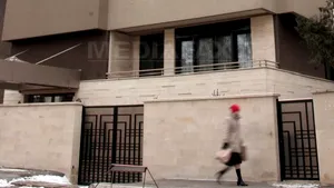 Năstase: Firma care va face Catedrala Mântuirii a făcut imobilul din Zambaccian, în care plouă
