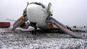 Raport MT: Controlorii de trafic, vinovaţi pentru accidentul aviatic de pe Otopeni