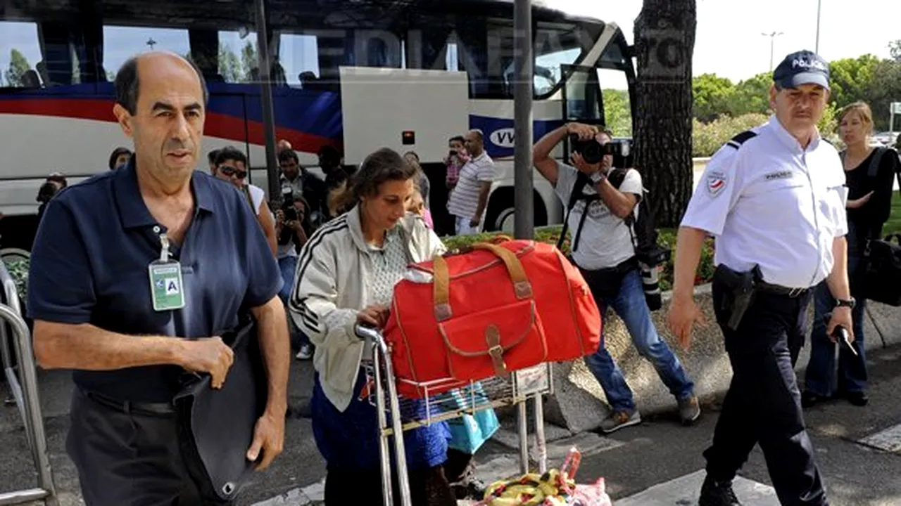 Amnesty International: Franţa trebuie să înceteze evacuările forţate ale taberelor de romi