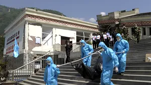 China: Cel puţin 27 de morţi şi peste 180.000 de locuinţe avariate, după un cutremur