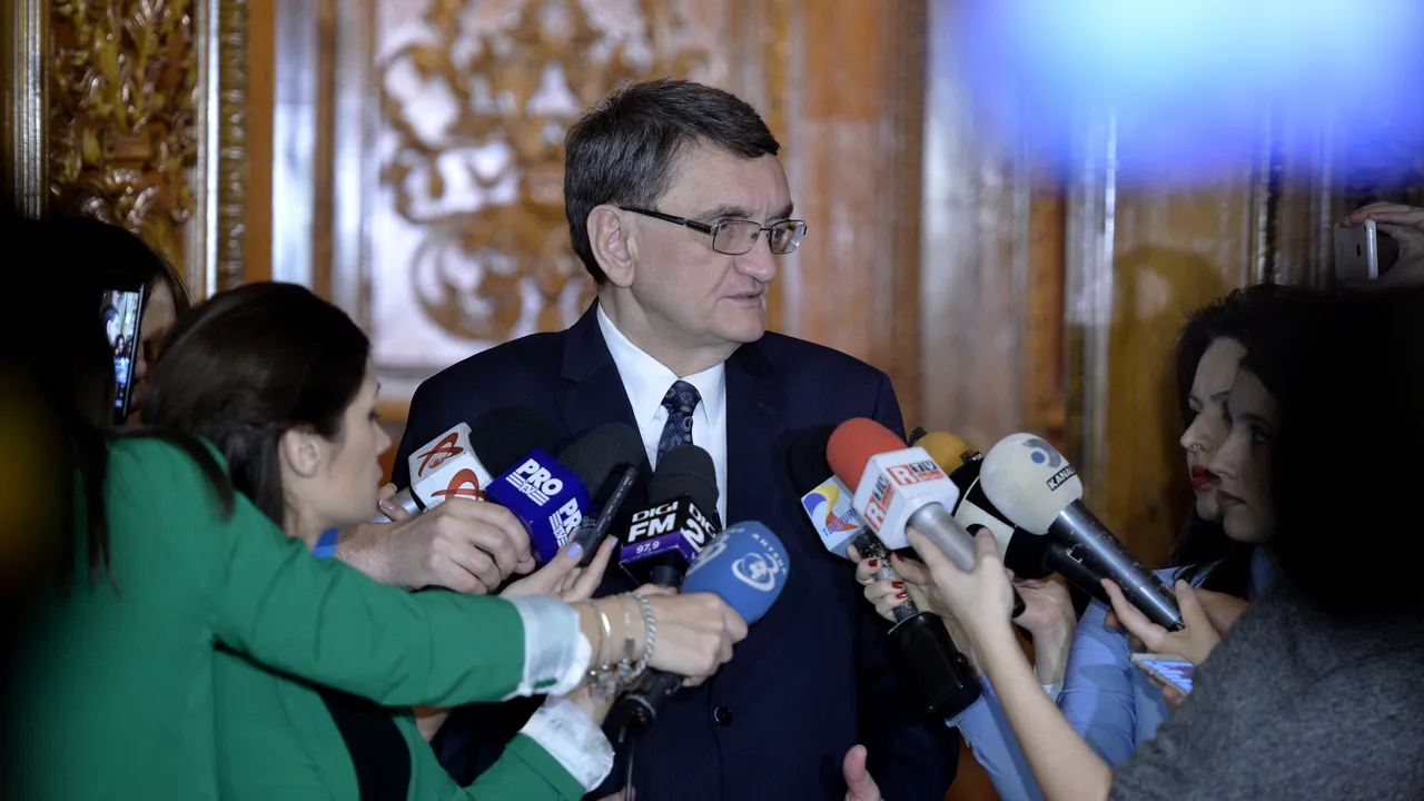 Dragnea află azi dacă poate face parte din Guvern: Mi s-a mărit pedeapsa pentru că am îndrăznit să nu recunosc că sunt vinovat/ CCR dezbate sesizarea Avocatului poporului cu privire la legea care interzice persoanelor condamnate să ocupe funcţii în Executiv