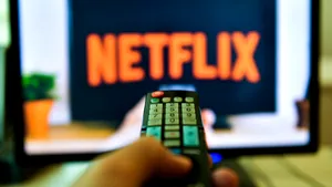 Netflix a înregistrat o creştere a traficului de 40%. Cum îşi ocupă timpul românii izolaţi la domiciliu