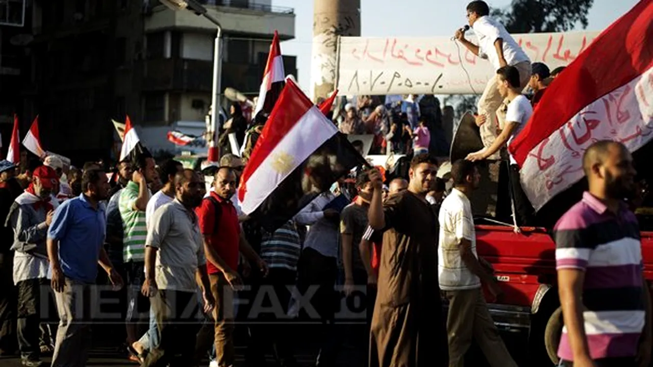 Poliţia intenţionează să disperseze treptat manifestanţi pro-Morsi din pieţe, la Cairo
