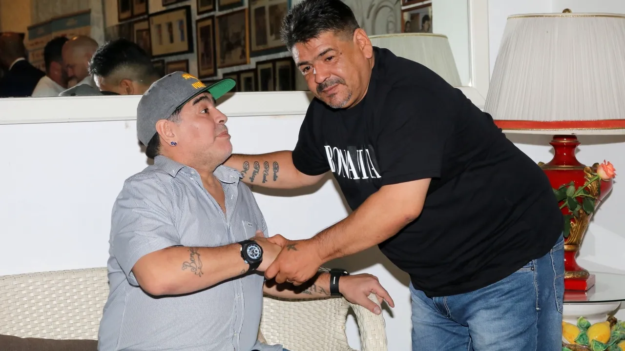 Fiul lui Maradona a aflat vestea morţii tatălui său în spital, internat din cauza COVID-19