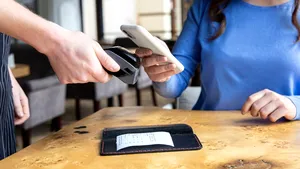 POS-uri cu integrare IoT: Cum conectivitatea îmbunătățește experiența de plată? (P)