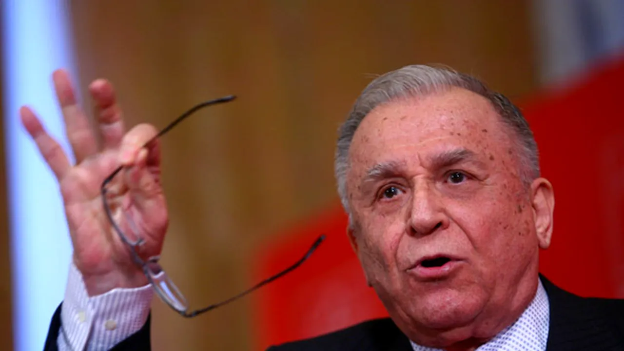Iliescu: Pe Băsescu îl interesează un Parlament monocameral, monopartit, uşor de manipulat