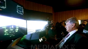 Duşa a pilotat un avion F16 într-un simulator