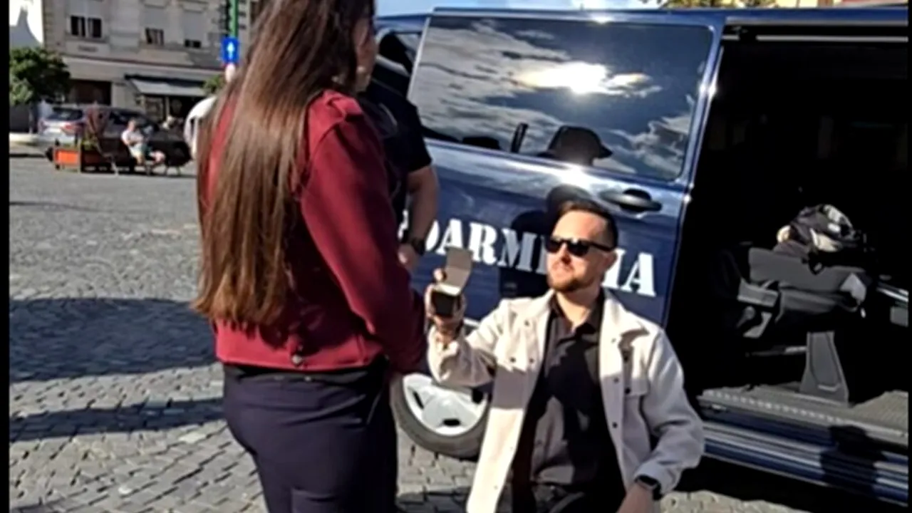 Cerere în căsătorie cu ajutorul jandarmilor, în Șcheii Brașovului. Un control pentru un „bagaj suspect” s-a încheiat cu un „DA” - VIDEO