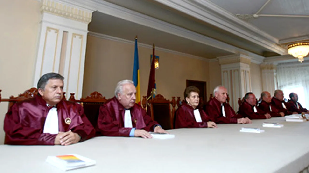 Prevederi din legea care modifică Statutul funcţionarilor publici, neconstituţionale