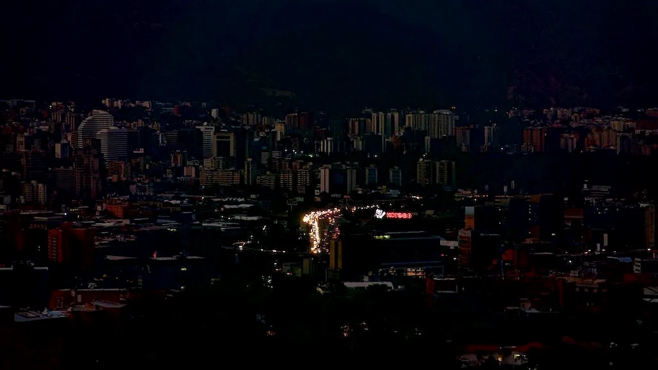 Venezuela, din nou în BEZNĂ. O nouă pană de curent masivă, considerată de autorităţi „un atac”