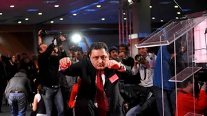 Vanghelie spune că Geoană va pierde cu siguranţă şefia PSD